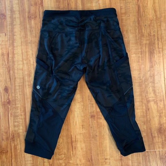 Lululemon Run for Fun Crop in Black Camo - Picture 3 of 6